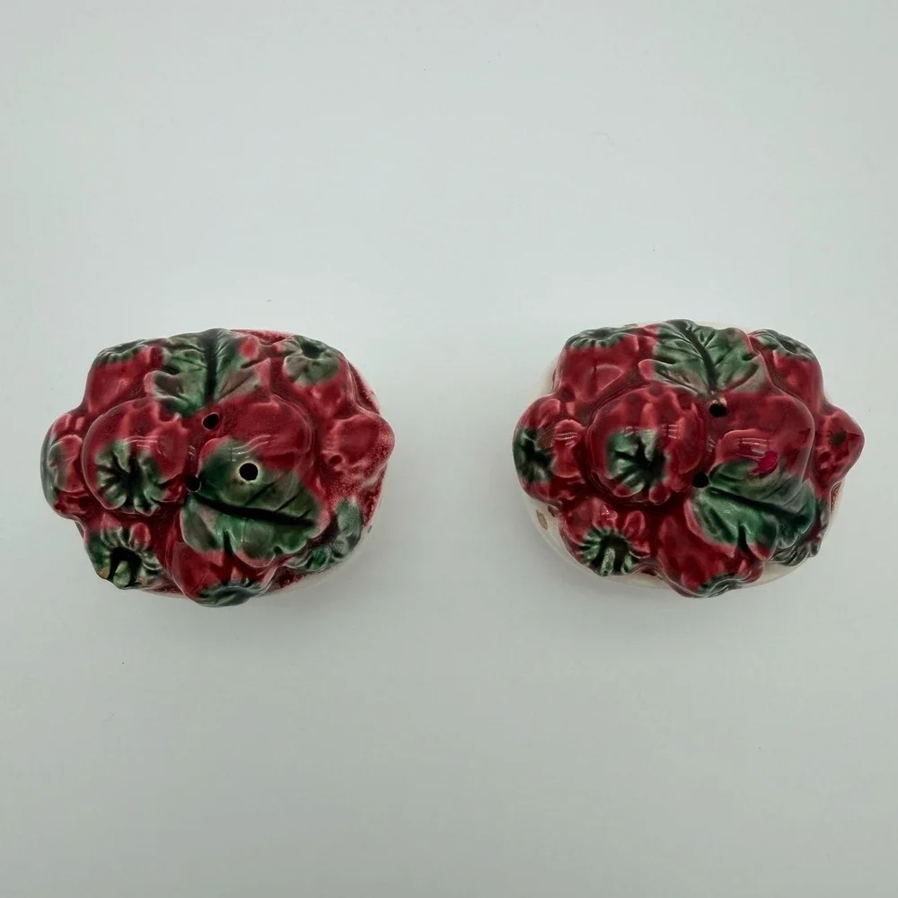Vintage Japan Ceramic Strawberry Basket Salt and Pepper Shakers‎ Set Red Green